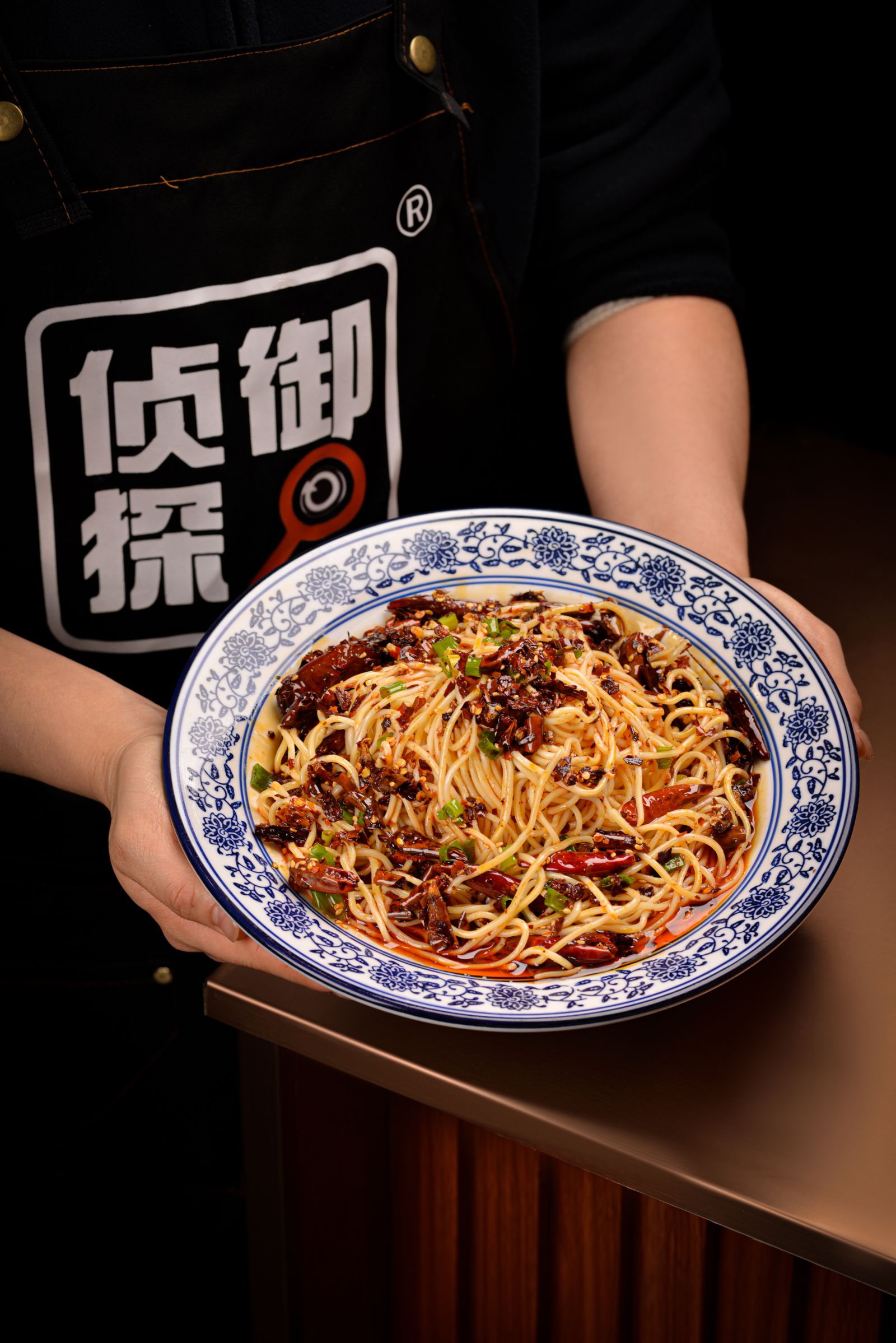 红油佐料齐备的重庆小面